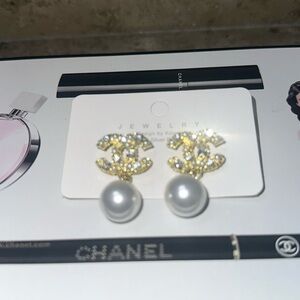 Sparkly gold earrings